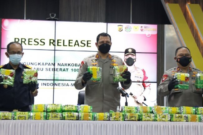 100 Kg Sabu Bersama Tiga Tersangka Jaringan Narkotika Internasional, Ditangkap Ditresnarkoba Polda Aceh