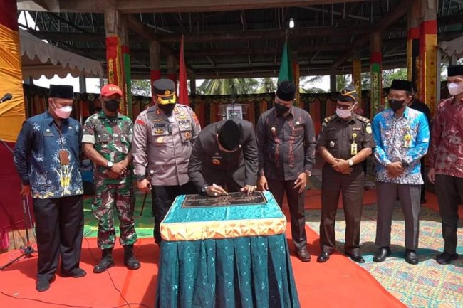 Padang Laweh Selatan Resmi Menjadi Nagari Definitif, Bupati Sijunjung Lantik Feri Ferdian Sebagai Penjabat Wali Nagari