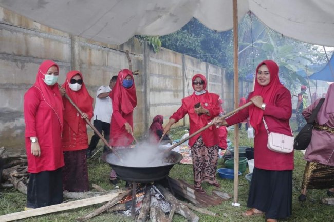 Peduli Korban Gunung Semeru, 1 Ton Rendang Buatan Bundo Kanduang Dharmasraya Bakal Diantar ke Lumajang