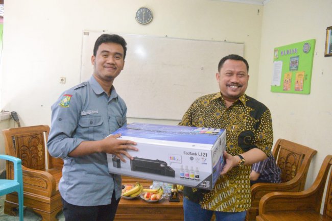 Kunjungi IPRY-KK, Bupati Kampar Serahkan Bantuan Meubeler Untuk Kegiatan Belajar Mahasiswa