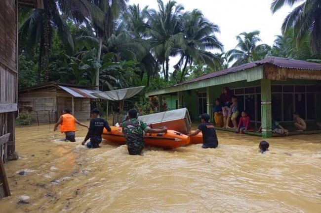 Dipicu Hujan Deras, Ratusan Rumah Terendam Banjir di Kabupaten Dharmasraya