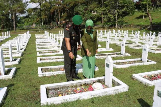 Peringati Hari Juang TNI AD, Kodim 0309/Solok Lakukan Ziarah Nasional di TMP Mutiara Bangsa