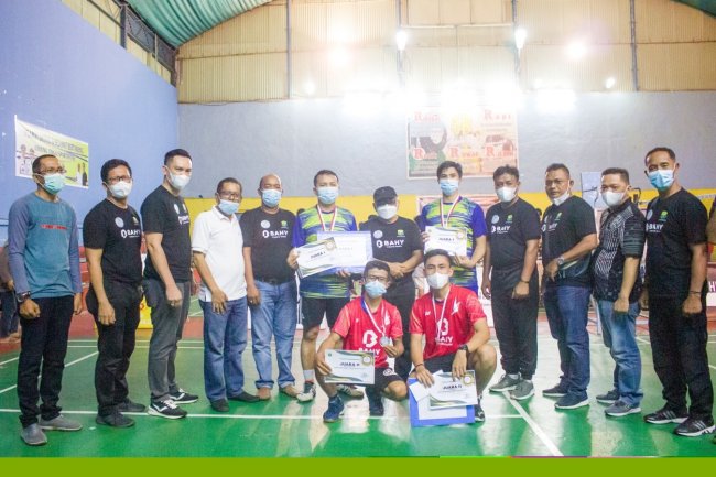 Pasangan Aldo-Aflen Juara I Turnamen Badminton Senja Musafir Cup 2021 Sawahlunto
