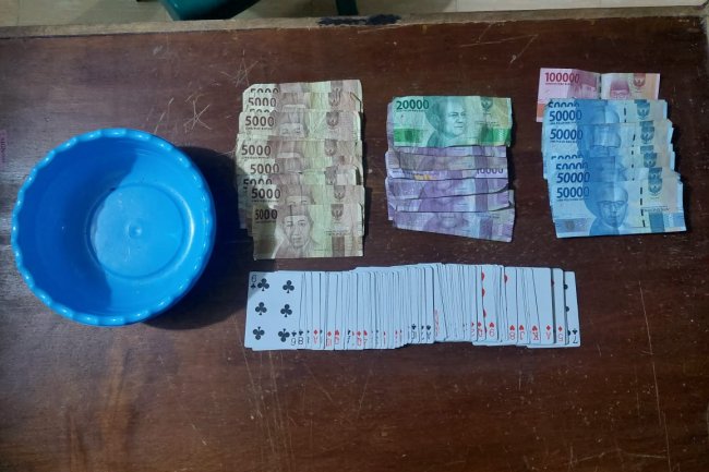 Asyik Bermain Judi Song, Empat Tersangka Diamankan Polisi
