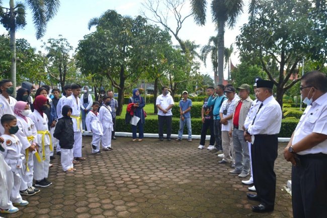 Ikuti Kejuaraan Wali Kota Solok Cup III, 40 Atlet Taekwondo Agam Dilepas Bupati Andri Warman