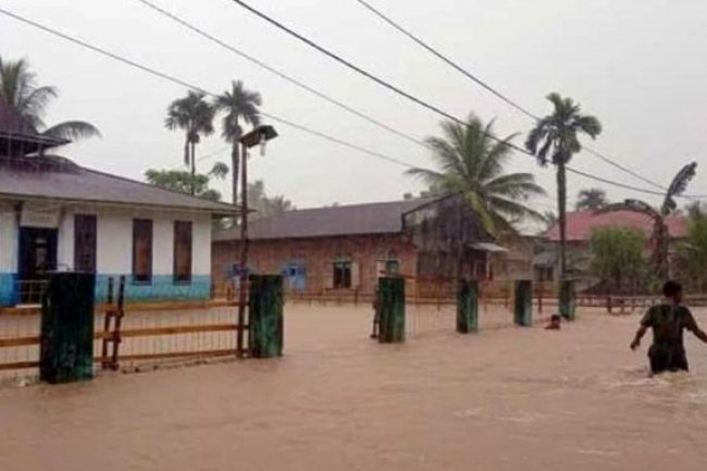 Hujan Deras Picu Banjir di Pesisir Selatan, Silaut dan Tapan Terparah Digenangi Air