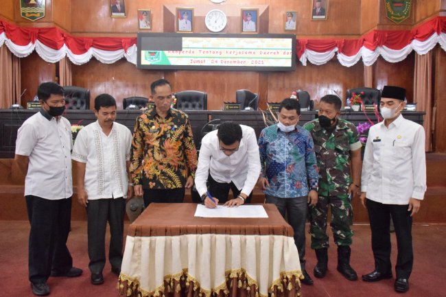 Dua Ranperda Insiatif Ditetapkan Menjadi perda, Bupati Apresiasi Kinerja DPRD Kabupaten Solok