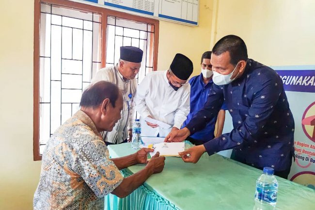 Genius Umar Distribusikan Bantuan Perbaikan Rumah Warga Terdampak Angin Puting Beliung