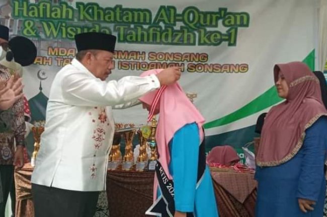 Hadiri Wisuda Tahfidz, Bupati Agam Lepas Pawai Khatam Alquran di Sejumlah Nagari 
