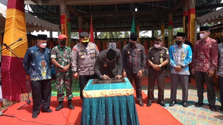 Padang Laweh Selatan Resmi Menjadi Nagari Definitif, Bupati Sijunjung Lantik Feri Ferdian Sebagai Penjabat Wali Nagari