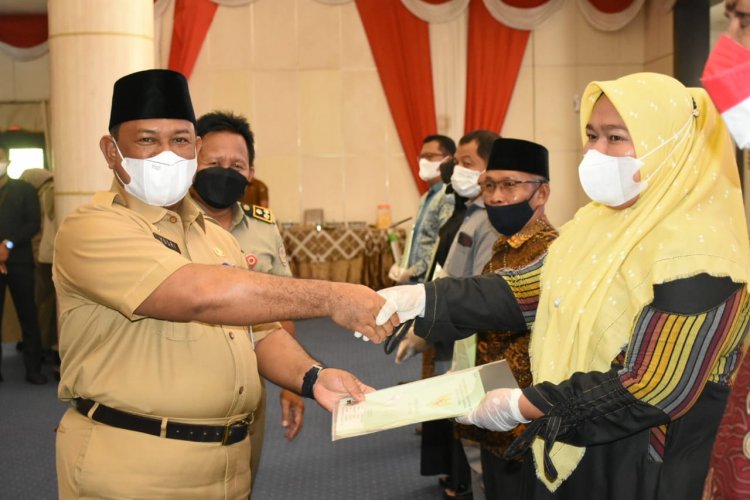 Kembali, Bupati Kampar Serahkan 9.500 Sertipikat Hak Tanah Masyarakat