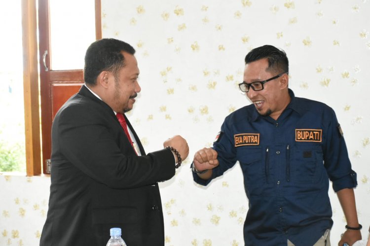 Tak Disangka Bertemu di Rumah Makan,  Bupati Kampar dan Bupati Tanah Datar Siap Jalin Kerja Sama.   