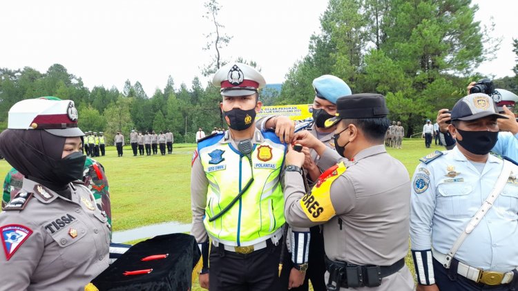 Jelang Nataru, Kapolres Solok Pimpin Apel Gelar Pasukan Operasi Lilin Singgalang Tahun 2021