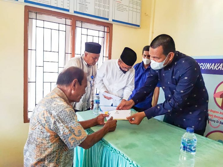 Genius Umar Distribusikan Bantuan Perbaikan Rumah Warga Terdampak Angin Puting Beliung