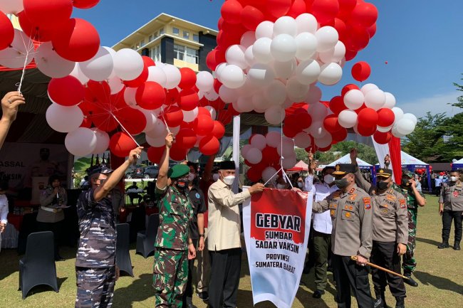 Upayakan Herd Immunity, Forkopimda Sumbar Lombakan Vaksinasi Sumdarsin