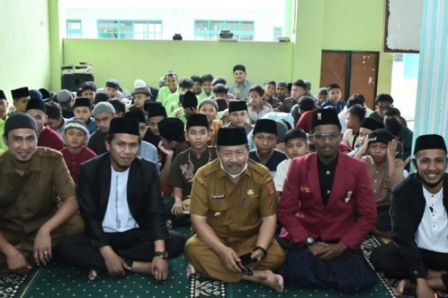 Kunjungi PPTQ-M Kamang Mudiak, Bupati Agam Motivasi Santri Agar Semangat  Menuntut Ilmu Agama