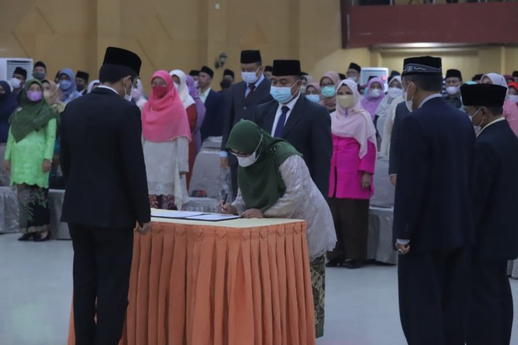 Wawako Ramadhani Lantik Pejabat JPT,  Pengawas dan Fungsional di Lingkungan Pemko Solok