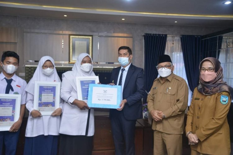 Membanggakan, Empat Pelajar MTsN 02 Sawahlunto Berprestasi di Olimpiade Matematika Internasional