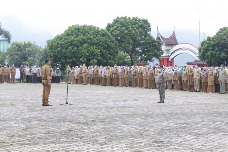 Pimpin Apel Gabungan Perdana Awal 2022, Bupati Epyardi Ajak ASN Berkerja Sungguh-Sungguh Memajukan Kab Solok