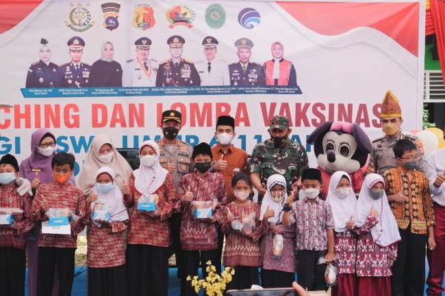Forkopimda Kota Solok Launching dan Lomba Vaksinasi Bagi Siswa Umur  6-11 Tahun 