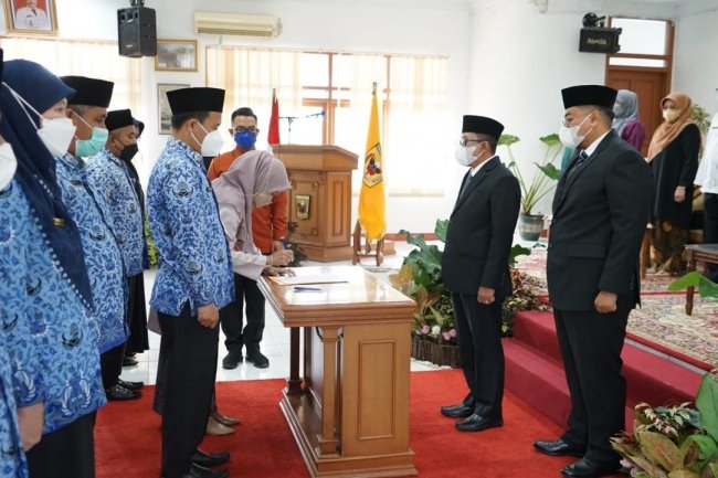 14 Pejabat Administrasi di Lantik,  Bupati Tanah Datar: Rotasi Jabatan Untuk Meningkatkan Pelayanan Publik