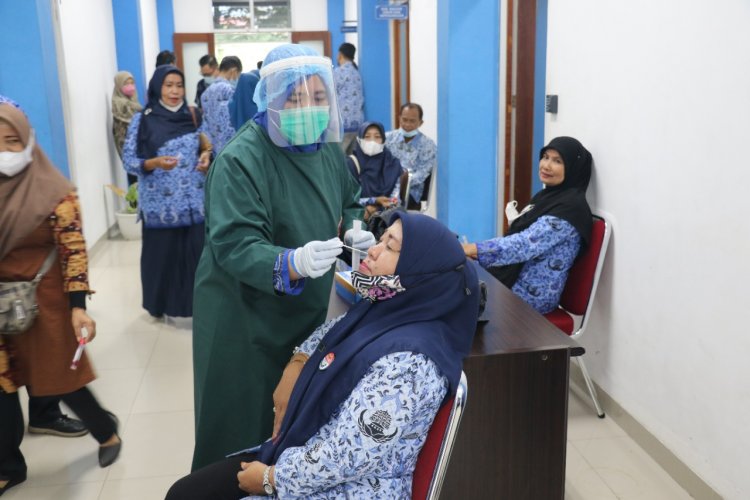 Tracing Covid-19, 125 Pegawai Dinas Kominfotik Sumbar Laksanakan Swab PCR 