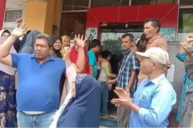 Gembok Kantor, Masyarakat Nagari Koto Gadang Guguak Tuntut Kembalikan jabatan Charles Camara