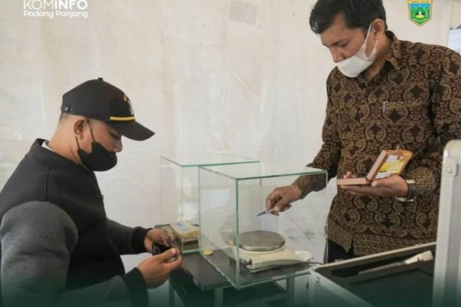 Pastikan Berat Timbangan Pedagang Emas Ditera Ulang