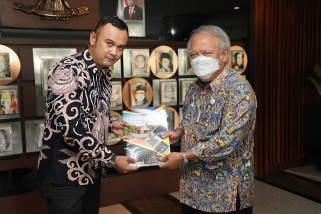 Pacu Pembangunan Infrastruktur Bupati Sijunjung Temui Menteri PUPR 