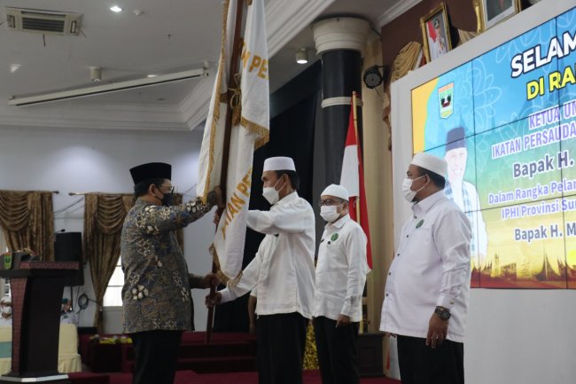 Diketuai Buya Mahyeldi Wakil Ketua DPP IPHI Lantik Pengurus IPHI Sumbar.  