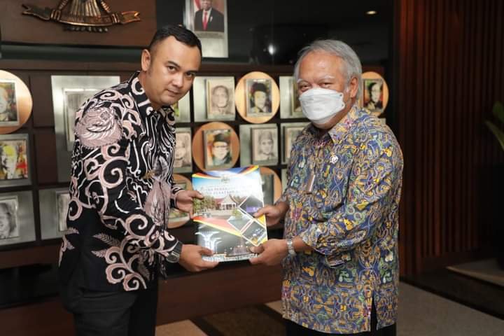 Pacu Pembangunan Infrastruktur Bupati Sijunjung Temui Menteri PUPR 