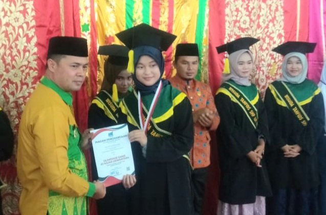 SMPS IUT Padang Sibusuk Wisuda Tahfiz dan Lepas Siswa Tamat Kelas IX