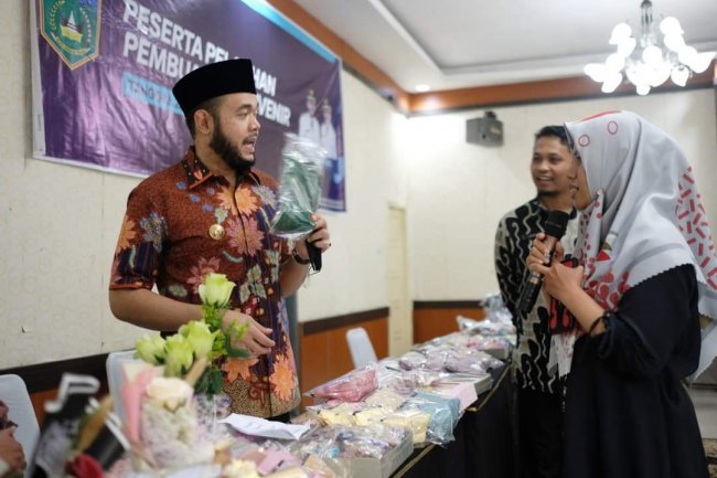 Pelaku Usaha Mikro Ikuti Pelatihan Pembuatan Souvenir