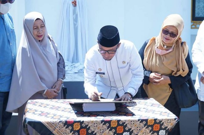 Masjid Nurul Qolbi Diresmikan Batu Pertama Pembangunan Pesantren Diletakan Oleh Bupati Tanah Datar 