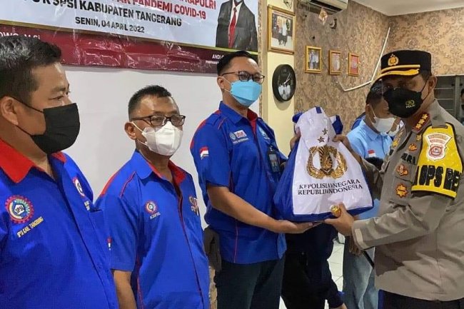  Kapolresta Tangerang Salurkan Bantuan Sembako dari Kapolri