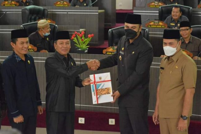 Bupati Sijunjung Benny Dwipa Yuswir Sampaikan LKPJ 2021