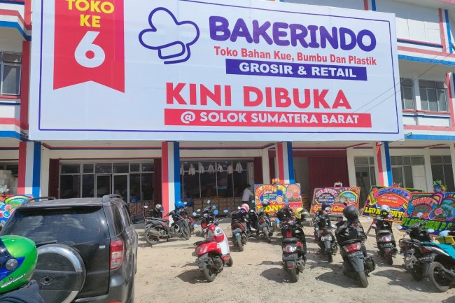 Lahirkan Perempuan Jadi Pengusaha Kuliner, Bakerindo Baking Center Dibuka dengan Demo Pembuatan Kue di Solok
