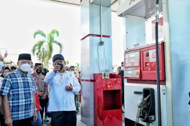 Menteri Energi dan Sumber Daya Mineral (ESDM) Arifin Tasrif Tinjau Ketersediaan BBM di SPBU Provinsi Bengkulu 