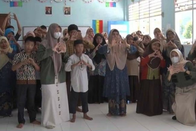  One Day with Disability di SLB Mutiara Bunda