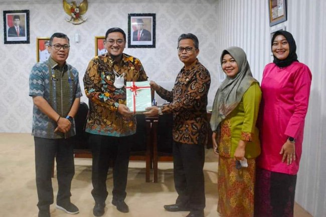 Pemkab Tanah Datar Terima 63 Sertifikat Sabatang Milik Derah. 