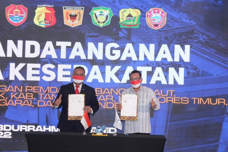 Lindungi Tenaga Kerja di luar Negeri Bupati Tanah Datar Tandatangani BP2MI Bersama 5 Walikota/Bupati di Indonesia