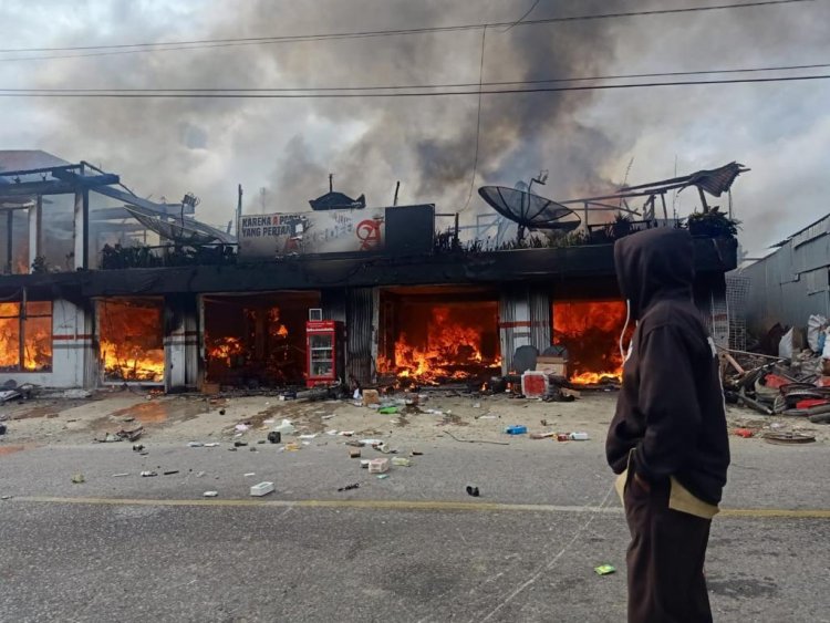 Kebakaran di Simpang Tanjung Nan Ampek, Sebuah Ruko dan Bengkel Sepeda Motor Hangus Dilalap Sijago Merah