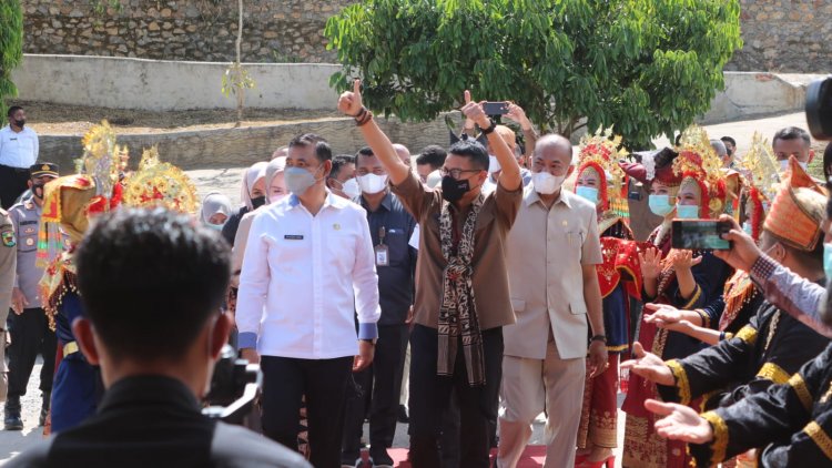 Ungkapkan Rasa Senangnya Kunjungi Singkarak, Menteri Sandiaga Uno Dukung Peningkatan Aksebelitas ke Lokasi Objek Wisata 