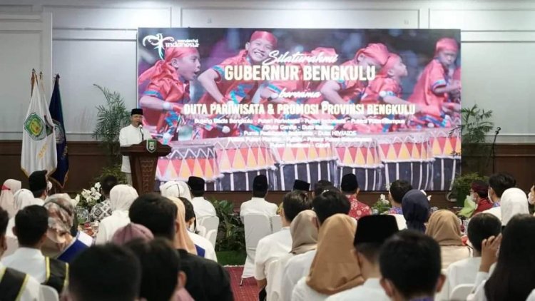 Gubernur Rohidin Mersyah  Buka Puasa Bersama Bujang Gadis dan  Duta Wisata se Provinsi Bengkulu