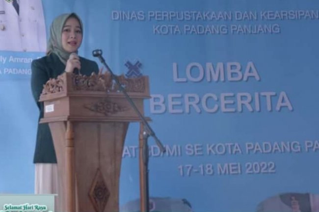 Bunda Literasi Kota Padang Panjang, dr. Dian Puspita Fadly Amran Buka Lomba Bercerita 
