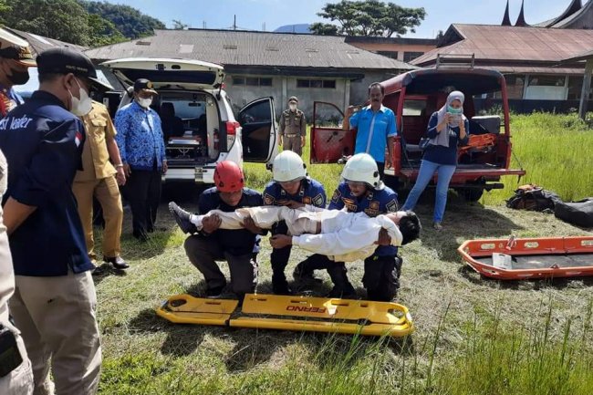 Wawako Asrul Saksikan Simulasi Bencana KSB Silaing Atas 