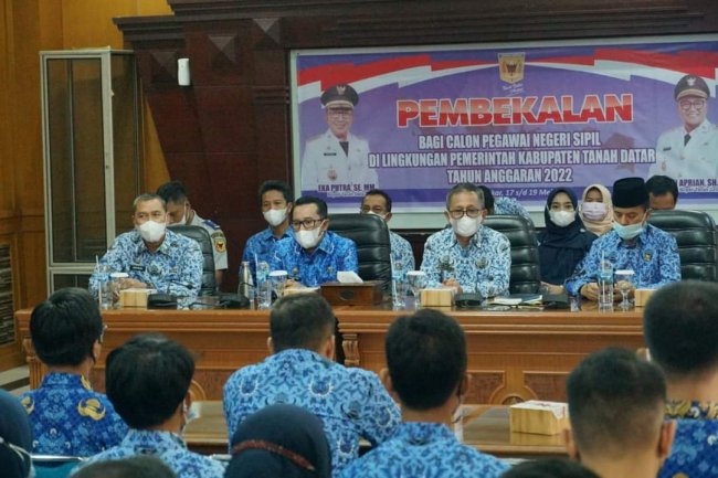 Bupati Eka Putra Berikan Pembekalan Kepada CPNS, Minta Aparatur Gali Potensi Diri