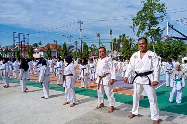 Ketua Koni Rudi Horizon Apresiasi Latihan Gabungan Forki Kota Solok
