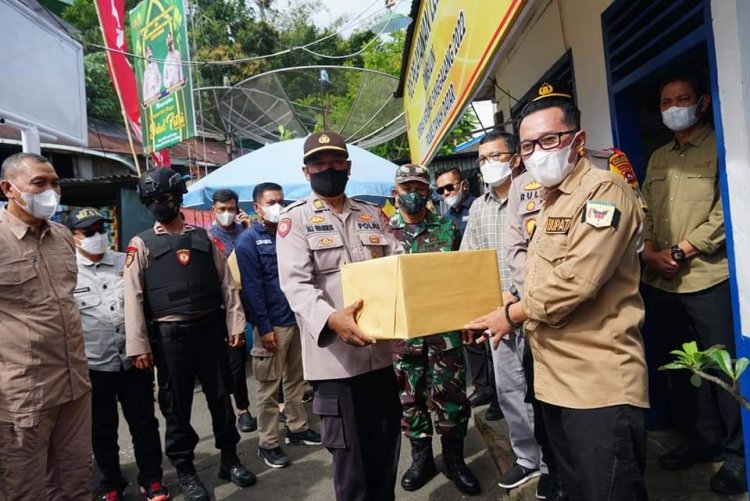 Bupati Eka Putra Kunjungi Pos Pengamanan Lebaran di Tanah Datar 