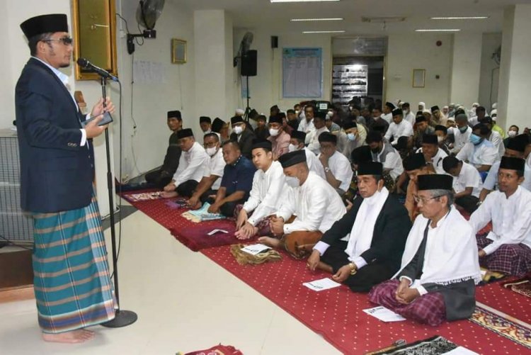 Salat Ied Perdana di Balai Kota Padang Berlangsung Khimad